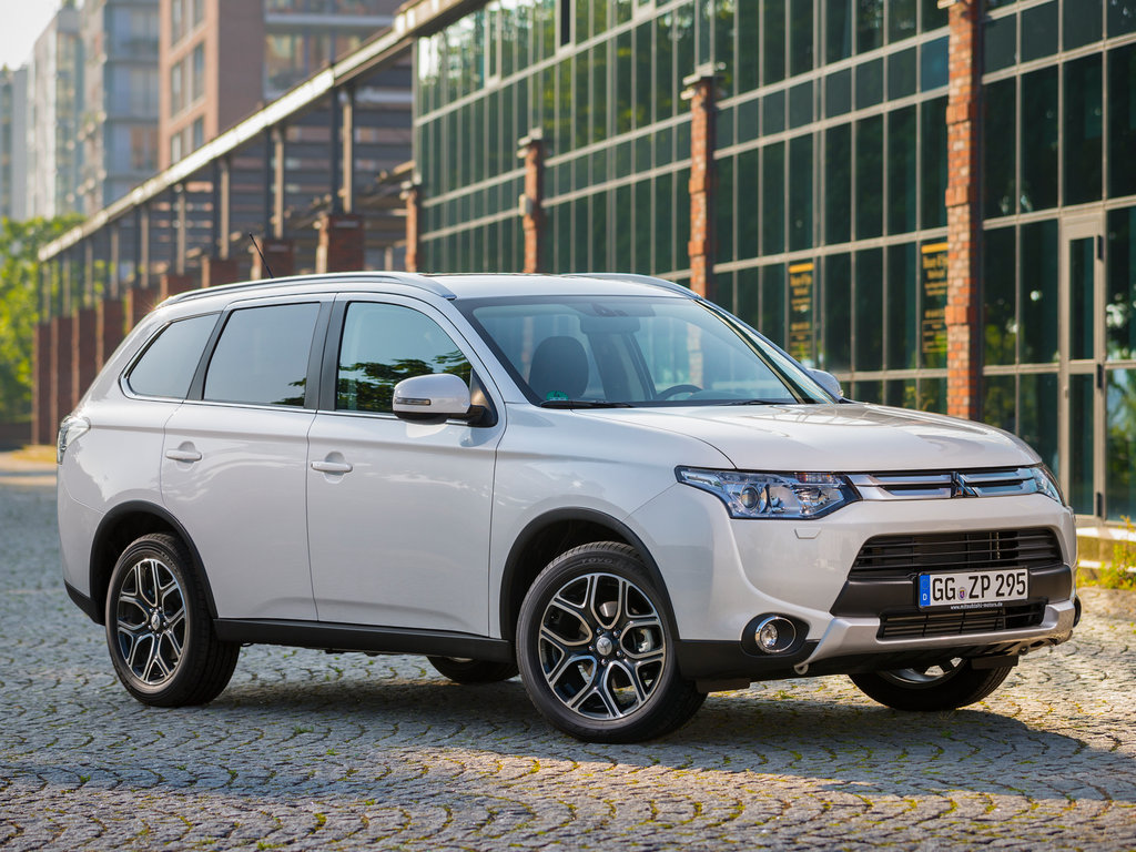 Митсубиси аутлендер 6. Mitsubishi Outlander 2014. Митсубиси Аутлендер 3. Мицубиси Аутлендер 3 2014. Mitsubishi Outlander 2012.